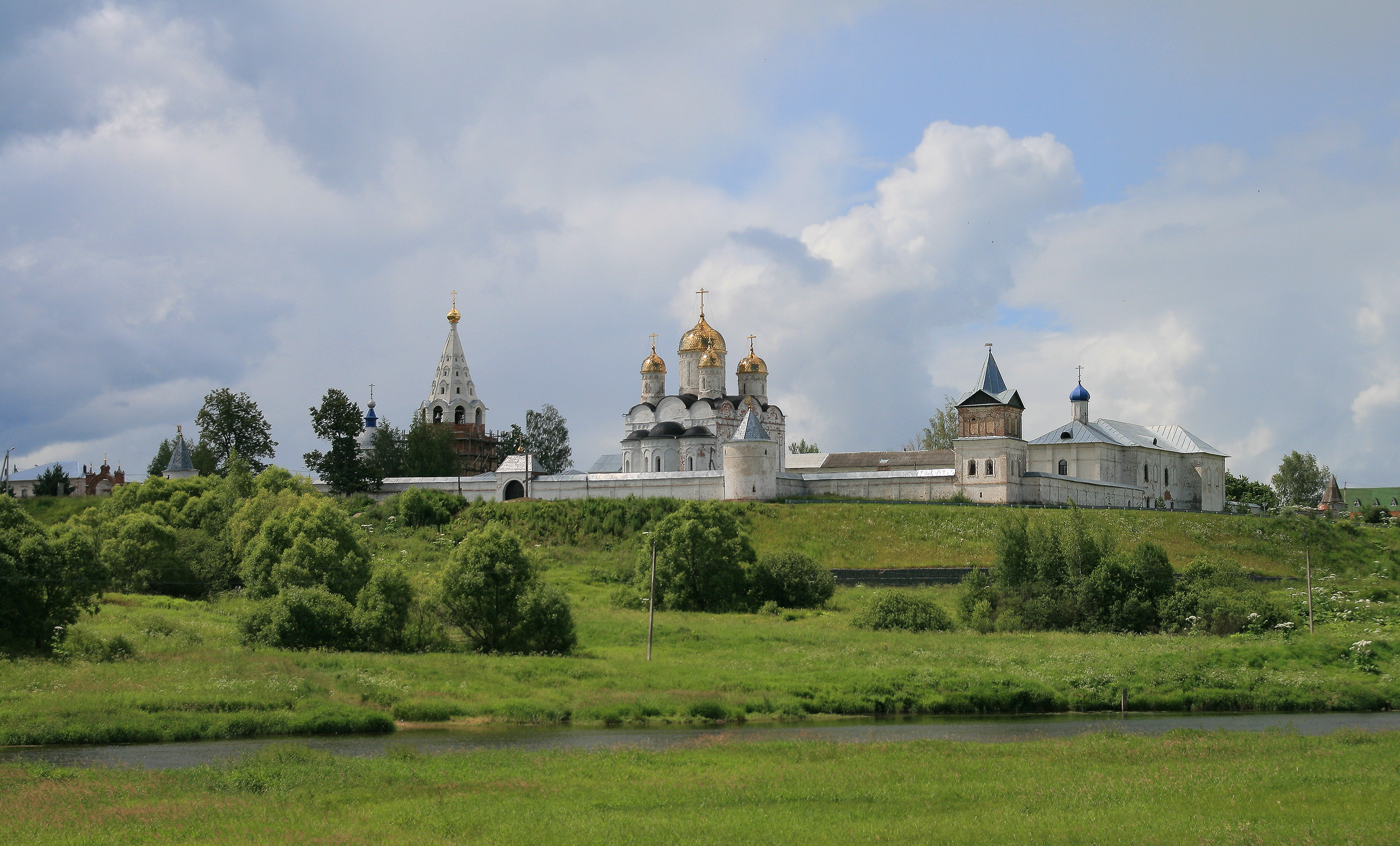 Лужецкий монастырь — обитель, основанная Ферапонтом в Можайске. Фото Ludvig14, 2012.