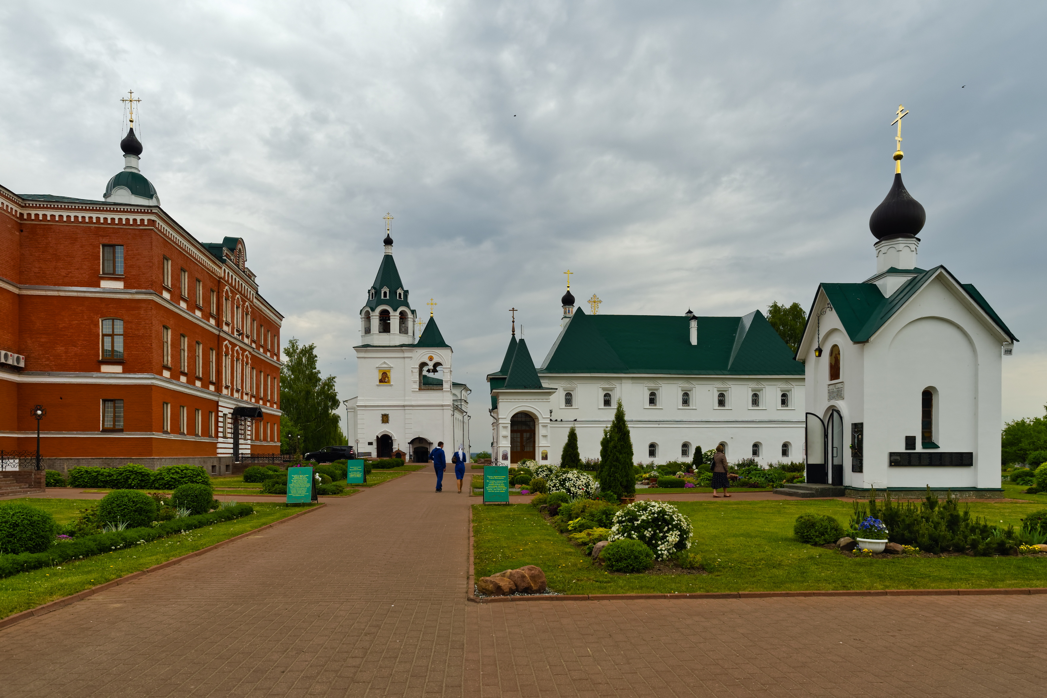 Сад и монастырские постройки Спасо-Преображенской обители в Муроме