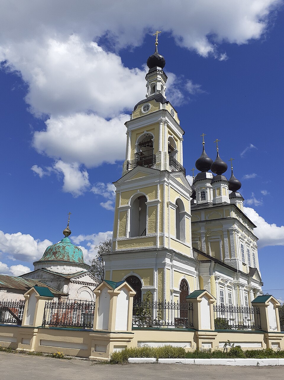 Троицкая и Введенская церкви
