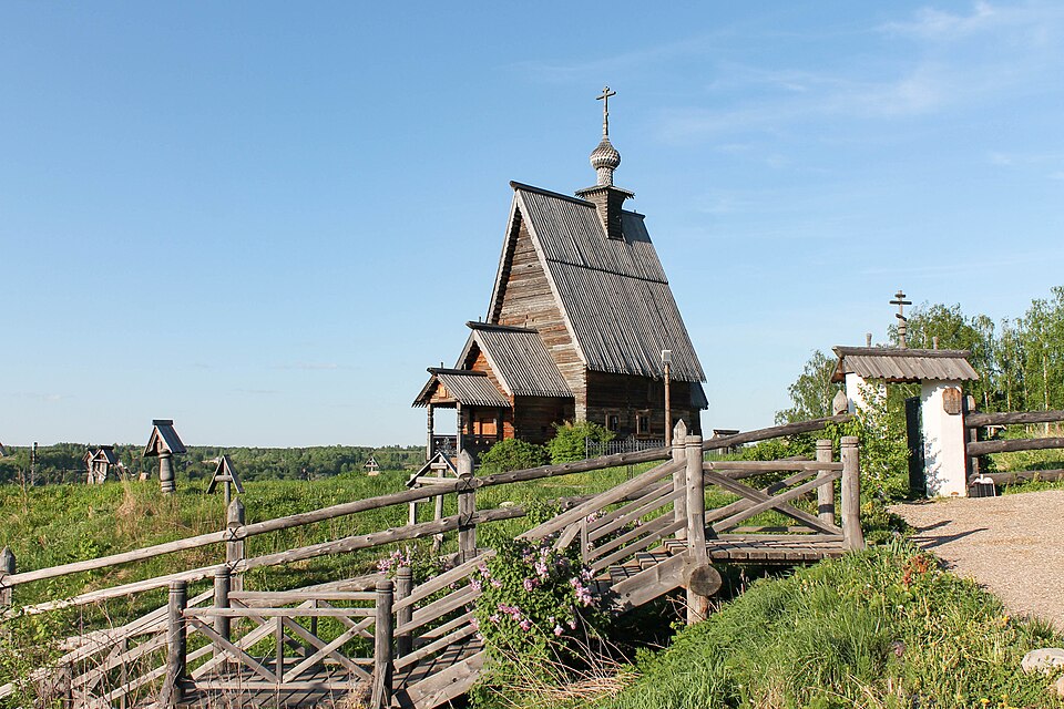 Деревянная Воскресенская церковь