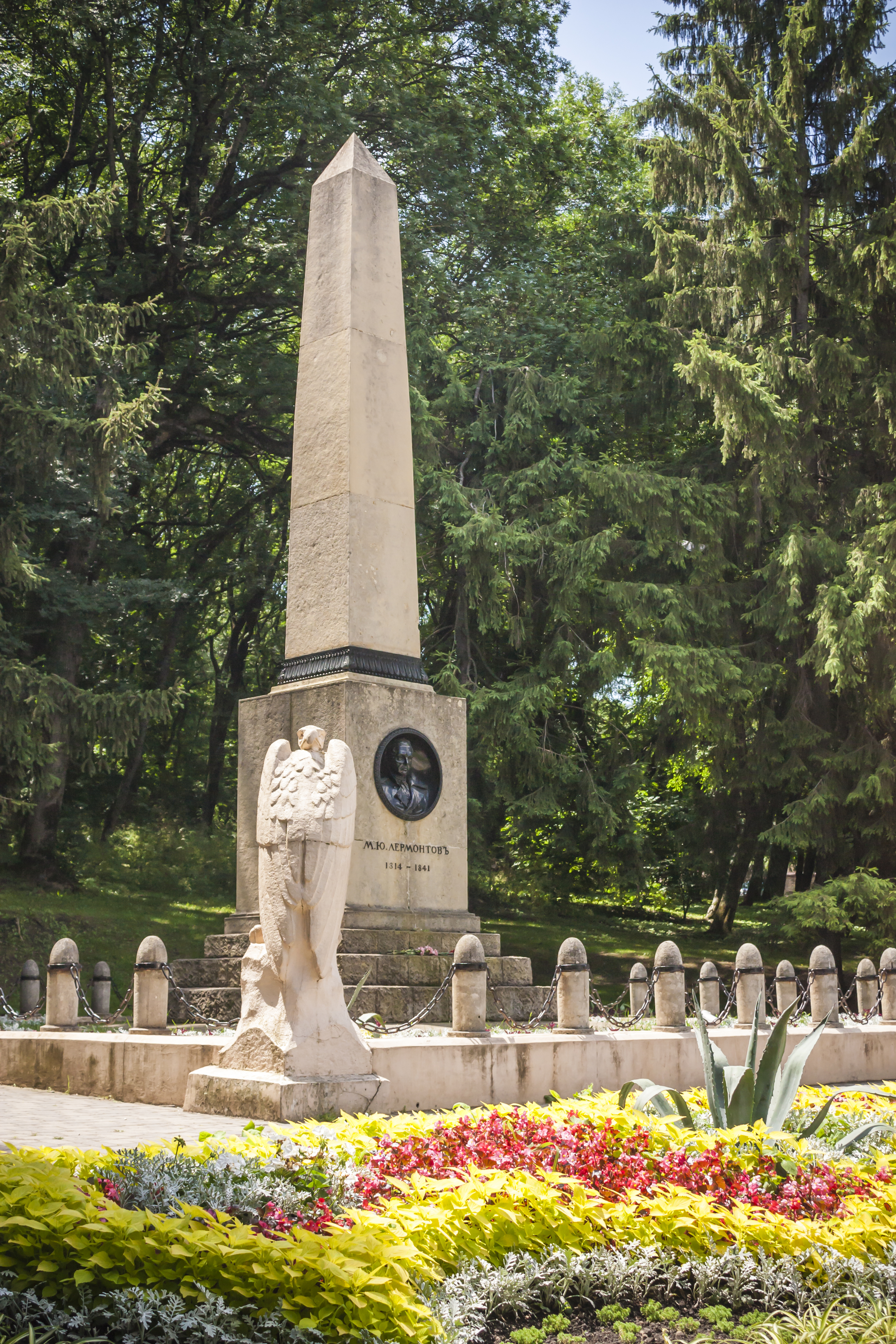 Мемориальный памятник на месте дуэли Лермонтова