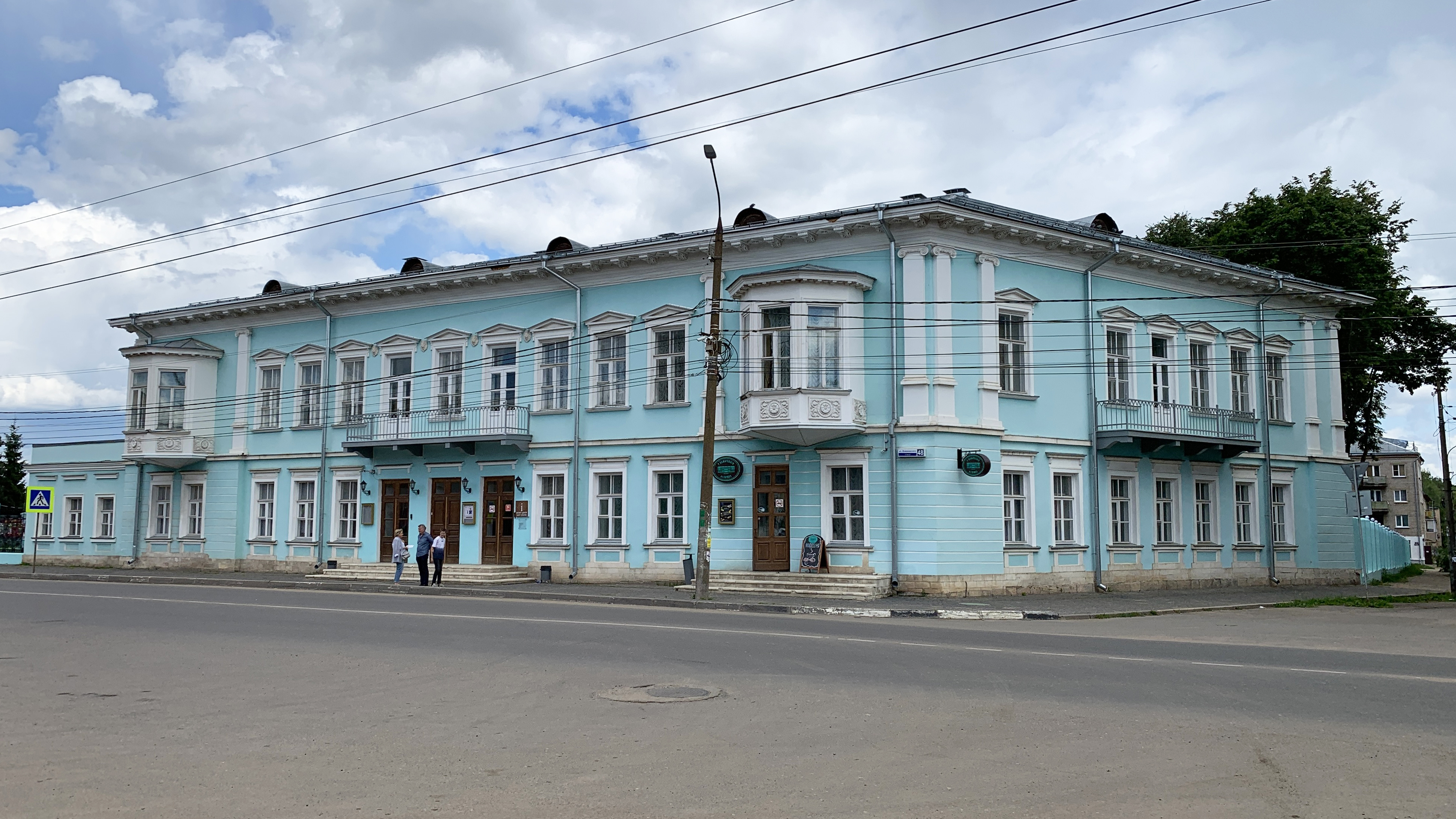Фасад гостиницы Пожарских на улице Дзержинского