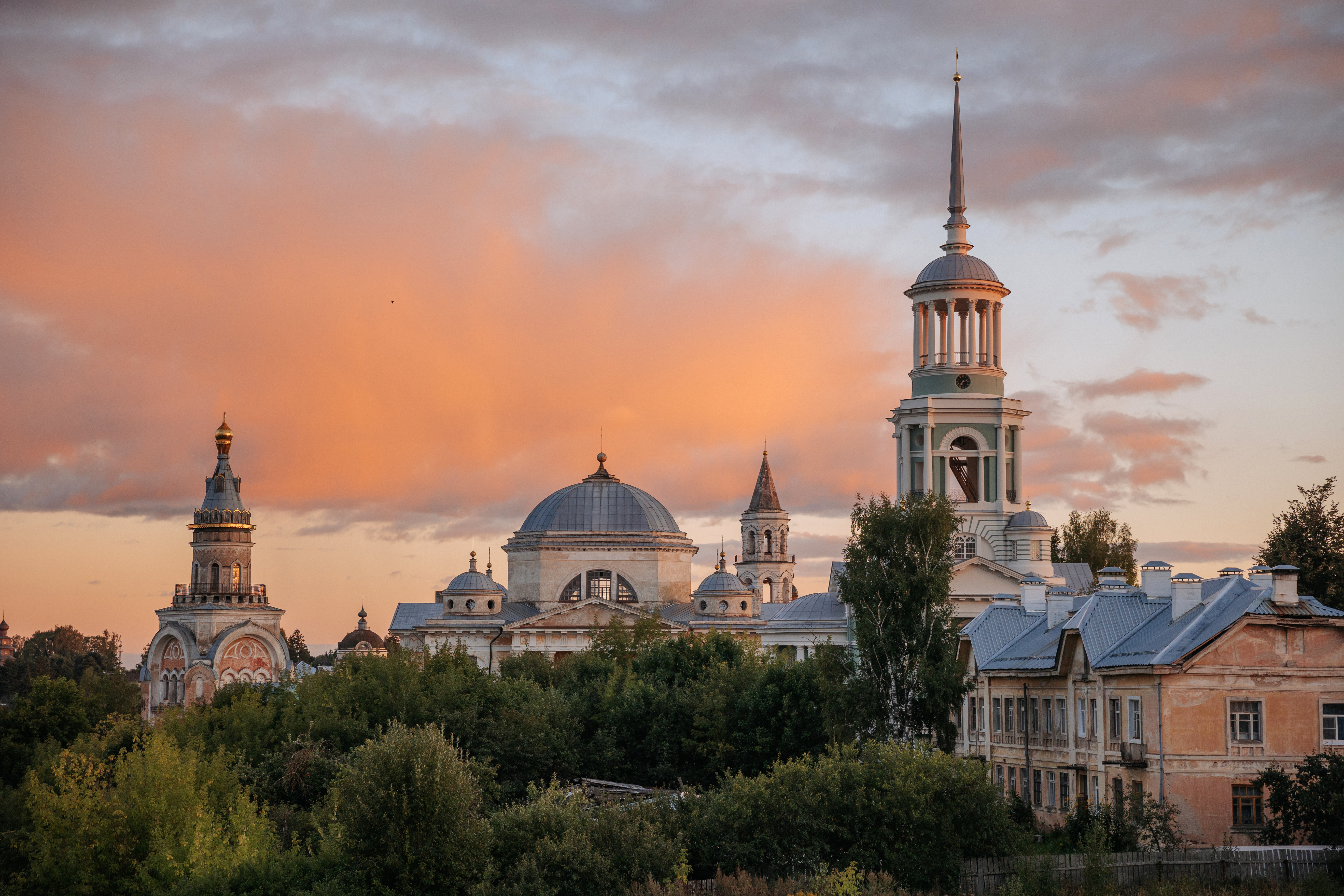 Борисоглебский монастырь в панораме Торжка