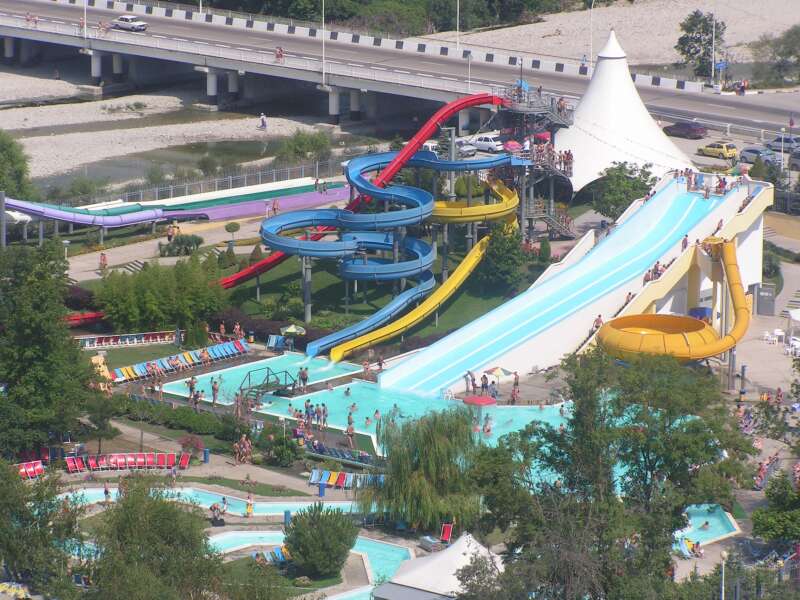 Аквапарк «Дельфин» в Небуге на фотографии 17 августа 2006 года