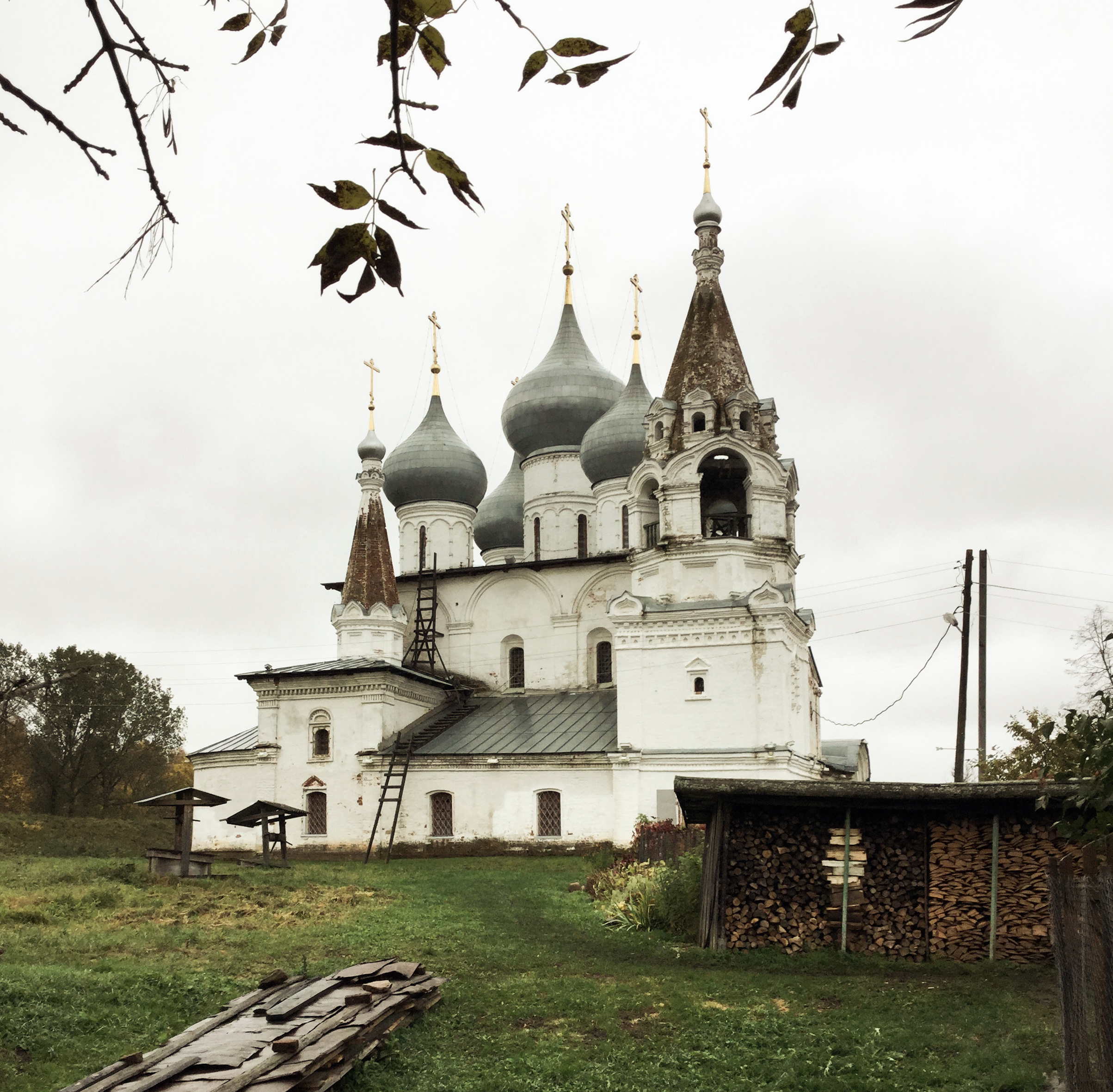 Крестовоздвиженский собор — остановка маршрута по Романовской стороне
