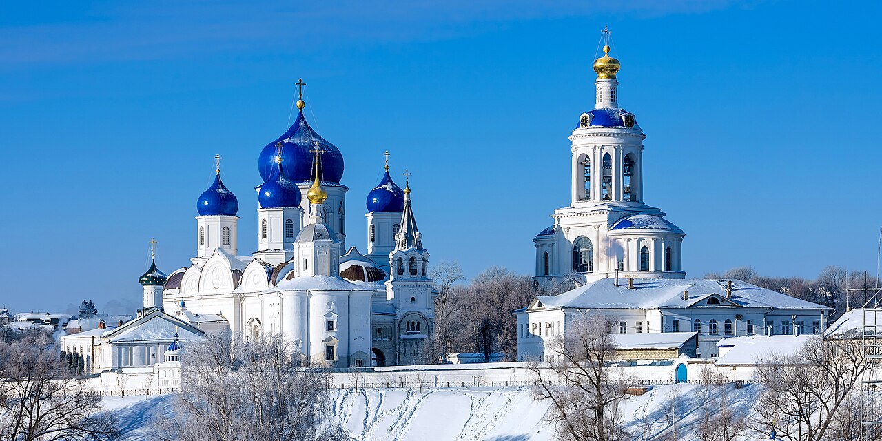 Боголюбовский монастырский ансамбль зимой