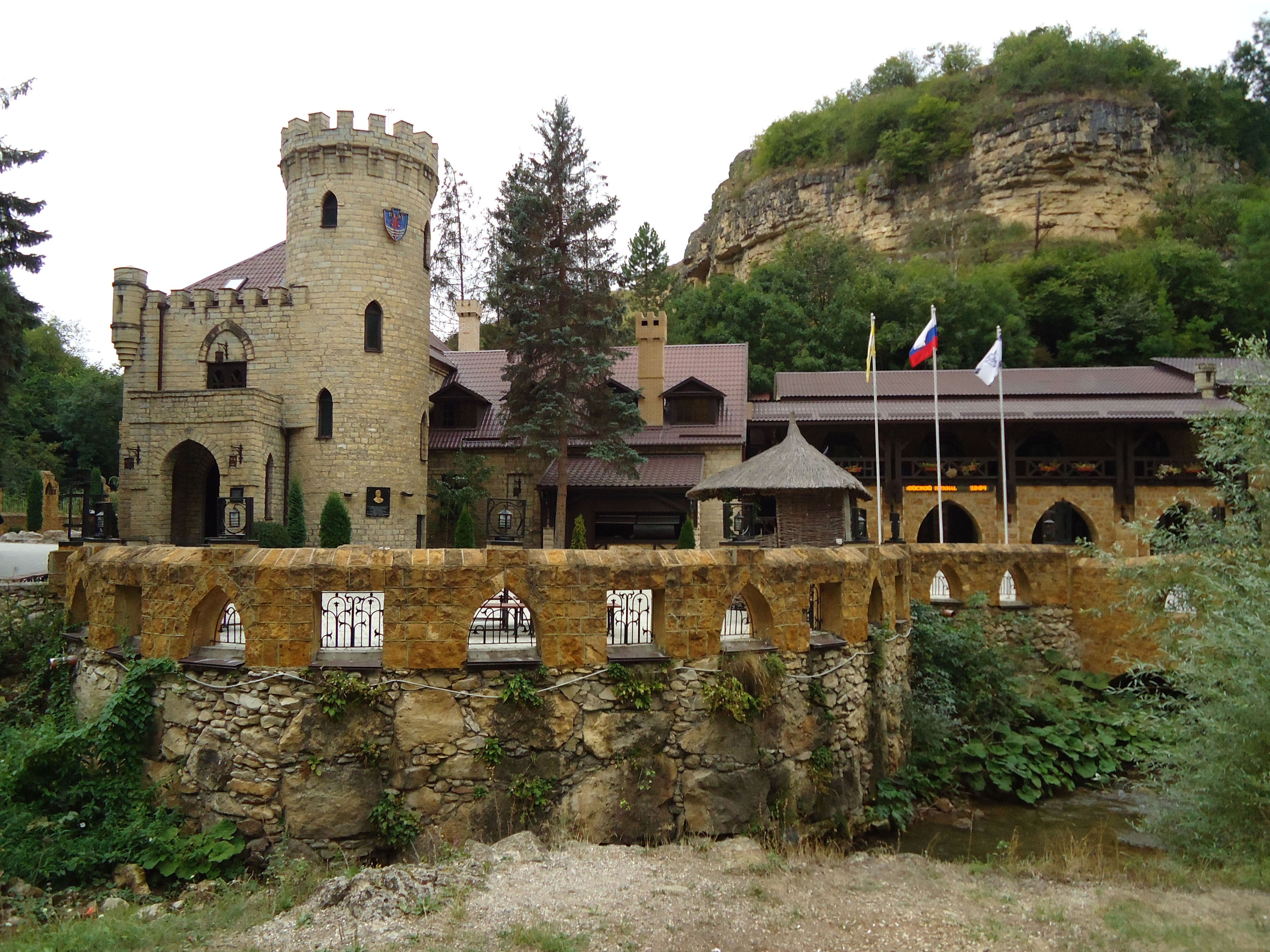 Скала и Замок коварства и любви возле Кисловодска, место предания