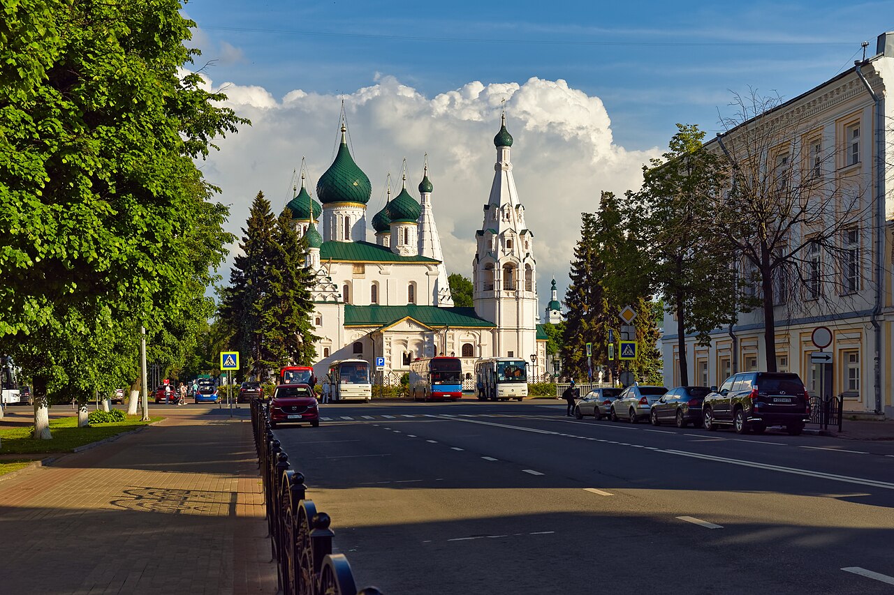 Ярославский посад: шесть храмов и язык XVII века